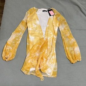 Long sleeved low cut mini dress!